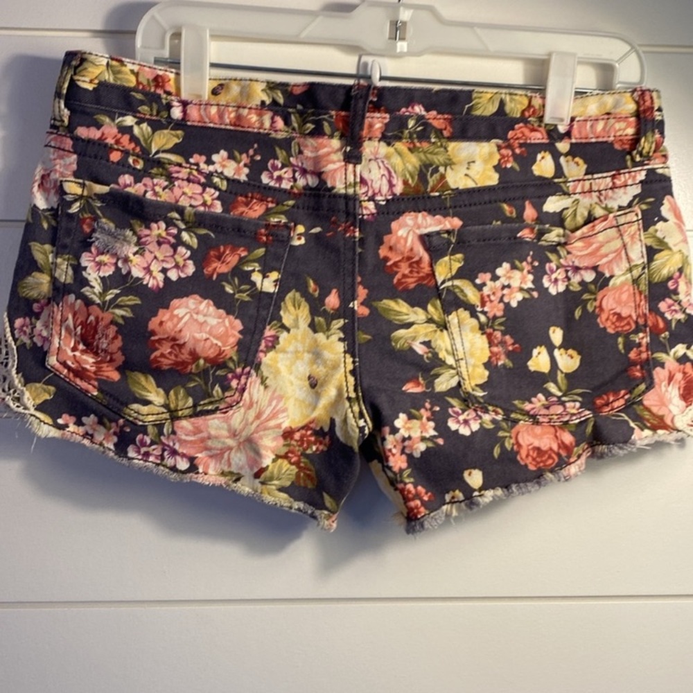 Mudd womens medium micro shorts grey floral cotton low rise boho lace whimsygoth - Picture 8 of 12